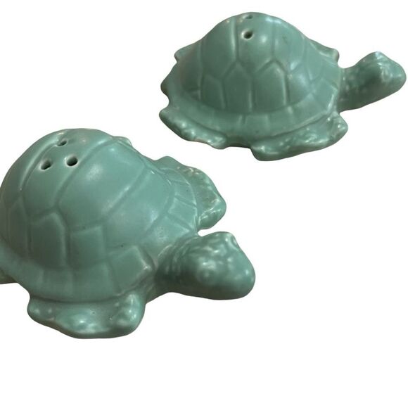 Sea Turtle Ceramic Salt and Pepper Shaker Set - Picture 5 of 11